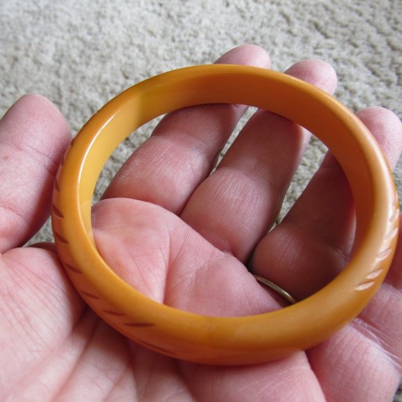 Butterscotch Carved Bakelite Bangle Tested - Picture 4 of 5